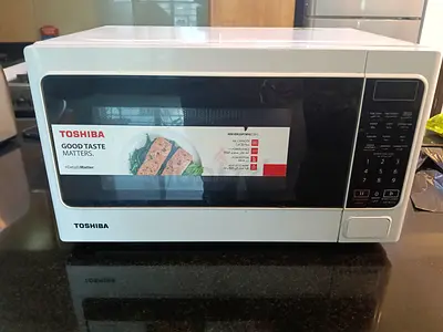 Toshiba Countertop Microwave in Good Working Condition