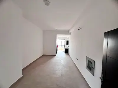 Al Aaliyah, Ajman - First occupancy - Semi-separate kitchen - Split AC - Large area - Close to serv