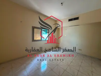 غرفتان وصالة بالقاسمية المحطة، بلكونة بإطلالة مفتوحة، تكييف وغاز مركزي، 2 حمام، قرب الديوان الملكي وشارع الملك فيصل، وصيانة مجانية.