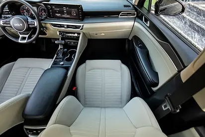 صورة 14 لـ 2023 KIA K5
