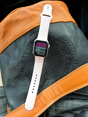 Apple Watch Series SE 2 with Pink Sport Band - Perfect Condition