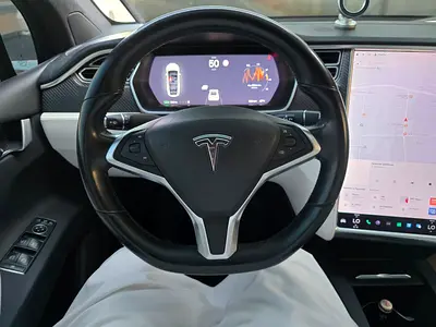 2017 Tesla MODEL X — фото 8