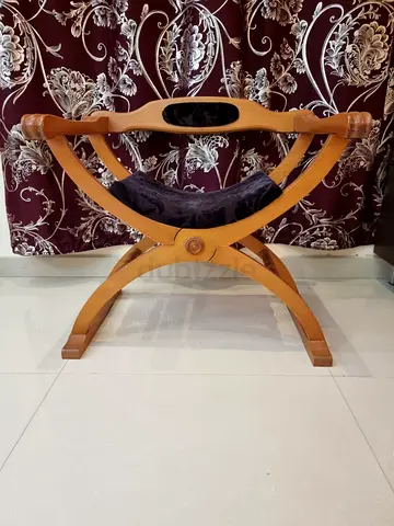 EXQUISITE Savonarola Accent Chair – Solid Wood & Royal Black Velvet – Pristine Condition