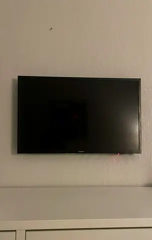 Samsung LED TV with Wall Mount