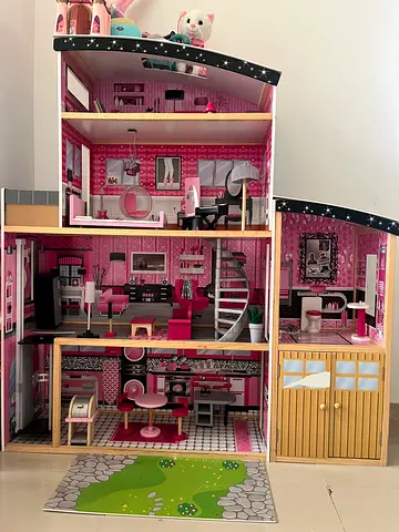 Large 3-Storey Barbie Dollhouse with Furnishings without dolls