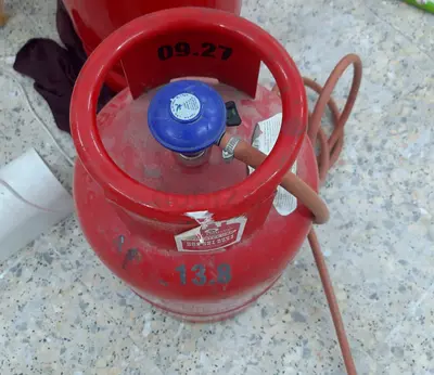 Small Dubai Cylinder empty with regulator