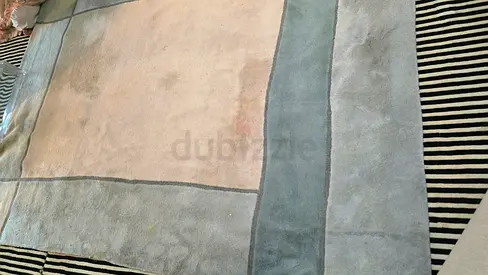 Light grey modern area rug - good condition, 2.5m x 1.6m (approx)