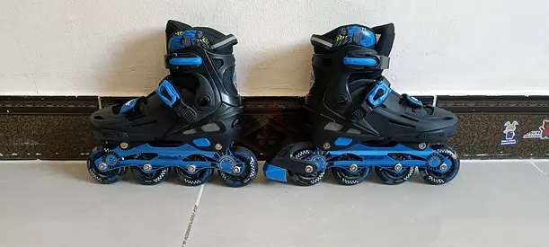 Used Adjustable Inline Skates, Size Approx. EU 32-35, Blue/Black