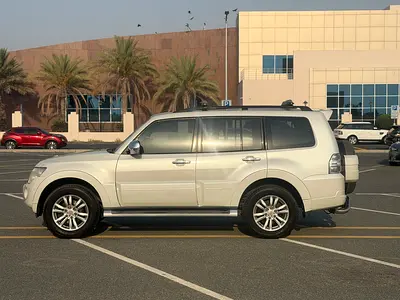 Mitsubishi pajero full option 3.8 engine first owner used car 2014