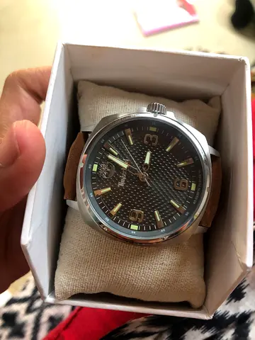Men's analog wristwatch with leather strap in original box