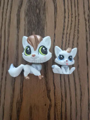 Littlest Pet Shop white fox/kitten figures (2 pieces)