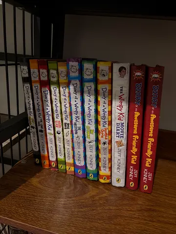 Set of diary of the wimpy kid URGENT