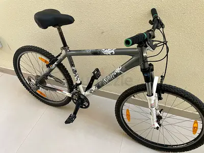 Mountain Bike - 26" Frame, large frame   Hardtail, Good Condition no chain. Parts for project bike