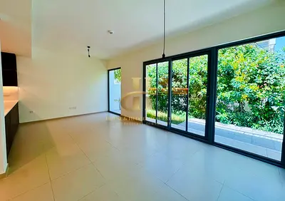 SINGLE ROW | VACANT | READY TO MOVE IN
