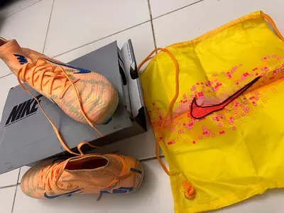 Nike Mercurial Football/Soccer Boots with Nike Drawstring Bag - Size Used