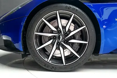 2018 Aston Martin DB11 — миниатюра 6