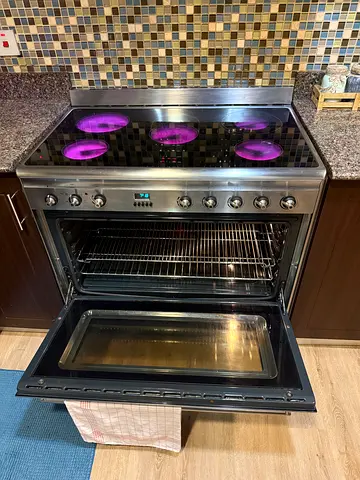 Excellent condition Smeg electrical cooker