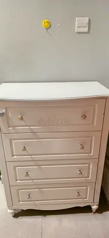 White 4-Drawer Chest in Good Condition