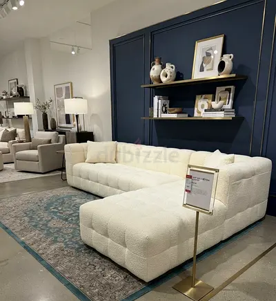 Custom Fabric & Color Sofa
Choose from fabric, velvet, leather, or leatherette upholstery with hund