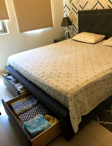 King size bed with 2big drawers for storage 2sides table for free Matress included