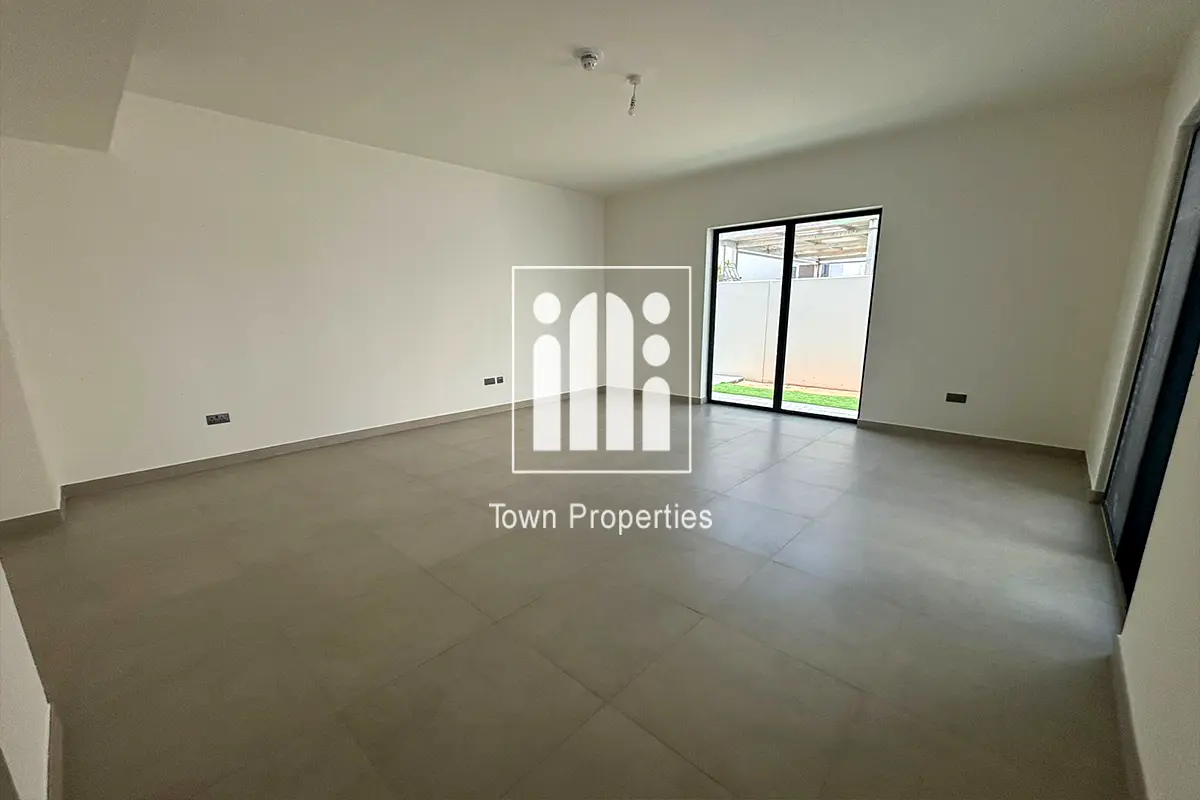 On Main Road / Next To Corner | 4BR + Maid Villa | Premium Finishes |