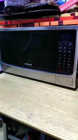 Samsung countertop microwave oven - used, good condition