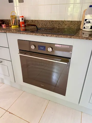 Built-in electric oven in good working condition