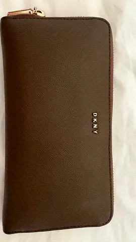 DKNY WALLET in an excellent condition