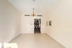 Bright Studio | Chiller Free | Multiple Cheques