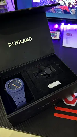 D1 Milano men's blue silicone strap watch with box