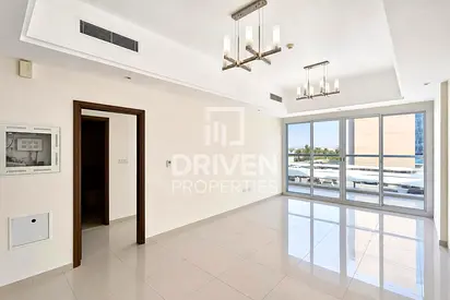 Bright and Spacious Layout | Multiple Cheques