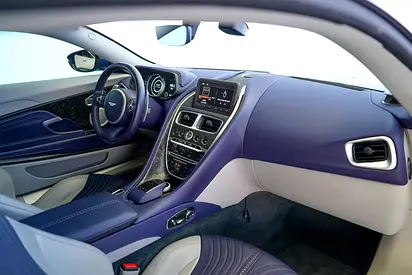 2018 Aston Martin DB11 — миниатюра 11