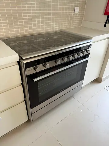 Siemens 90cm Stainless Steel Freestanding Gas Range with Large Oven - Like new  Condition