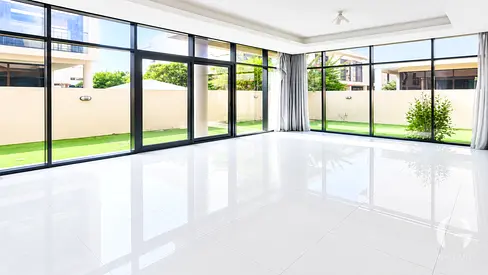 Best Price Guaranteed I Corner Townhouse