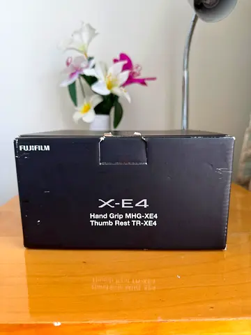 Fujifilm X-E4 Hand Grip MHG-XE4 with Thumb Rest TR-XE4 in box