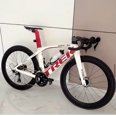 Trek time-trial/triathlon bike - aerodynamic carbon frame, race ready
