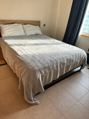 Queen Size Wooden Bed with Mattress – Excellent Condition