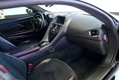 2019 Aston Martin DBS 照片 15