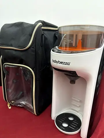 Baby Brezza Formula Pro Baby Formula Maker with travel Bag - Excellent Condition