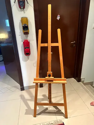 Wooden Studio Easel - Adjustable Artist Easel