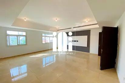 سعر ممتاز | شقه واسعه 3 غرف ماستر + خادمه | تشطيبات جيده | موقع مميز |