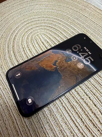 iPhone 16e 128GB Black Titanium