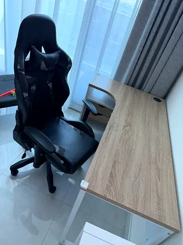 L shaped corner desk unit and office chair