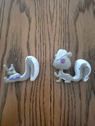 Littlest Pet shop Skunk Mini Figure- Comes with additional body for customisation