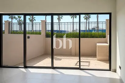 Genuine Single Row | Open View | Vacant | New