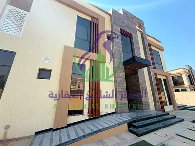 فيلا أول ساكن للإيجار السنوي في القوز الشارقة، تشطيب حديث ومساحات واسعة، 5 غرف ماستر، باركنج مغطى وموقع مميز على شارع أسفلت
