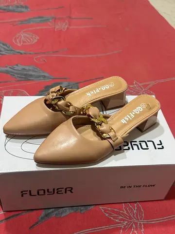 GG-Fish Women's Pointed Toe Nude Mules with Gold Chain – Size 36 (Used)