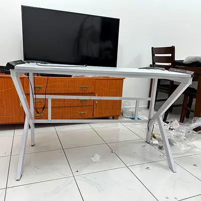 White Metal Computer Desk / Study Table – Modern Minimal Design