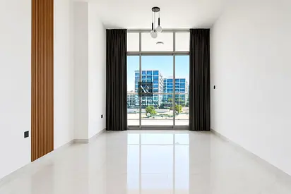 LOW PRICE - BRIGHT AND SPACIOUS