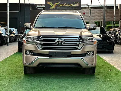 Toyota Land Cruiser VXR 2016 | GCC Specs | V8 Engine